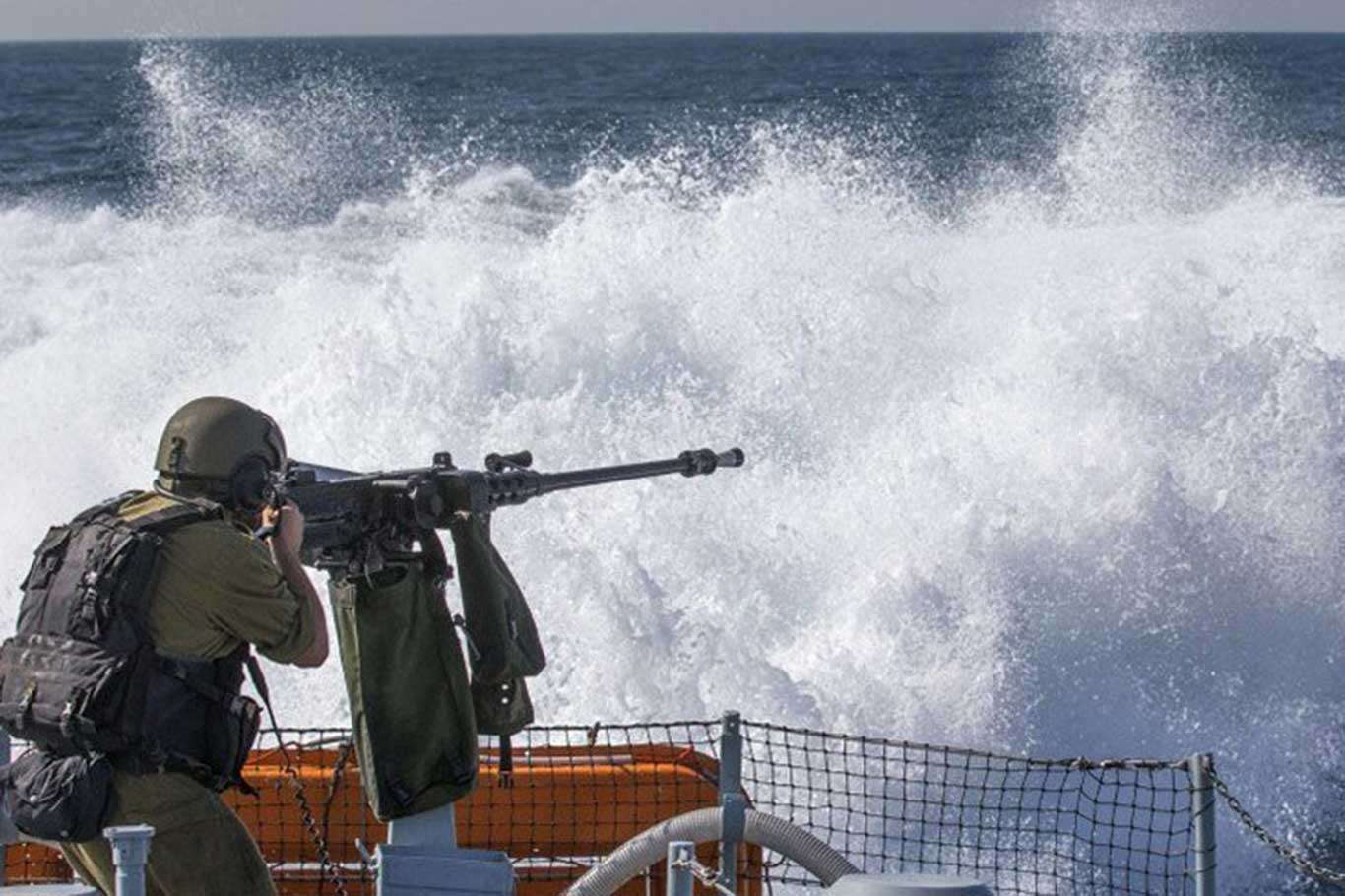 Zionist regime’s gunboats attack Palestinian fishermen in southern Gaza